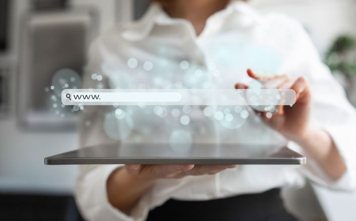 Gestión del navegador, favoritos, enlaces de interés y organización por temáticas y sincronización entre versiones de escritorio y smartphone